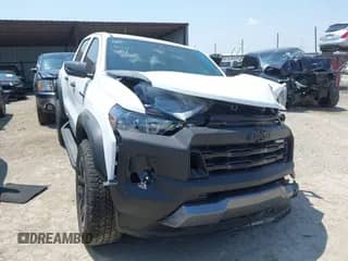 2025 Chevrolet Colorado 4WD Trail Boss с VIN 1GCPTEEK5S1120855, выставлен на аукционе IAAI как лот 42454129 с пробегом 2 696 миль миль и . История ставок и продаж доступна на DreamBid. Изображение 1.