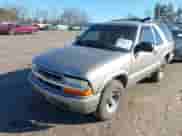 2002 Chevrolet Blazer LS с VIN 1GNCS18W12K145228, выставлен на аукционе IAAI как лот 41653692 с пробегом 213 764 миль миль и . История ставок и продаж доступна на DreamBid. Изображение 2.