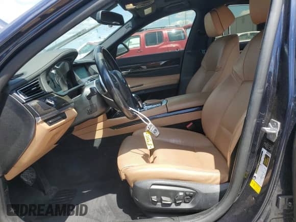 2013 BMW 7 Series 740i z VIN WBAYA6C58DD143669, wystawiony jako Copart lot #56304195 z przebiegiem 130 436 mil mil oraz Nie do naprawy • Non repairable. Historia ofert i sprzedaży dostępna na DreamBid. Obrazek 7.