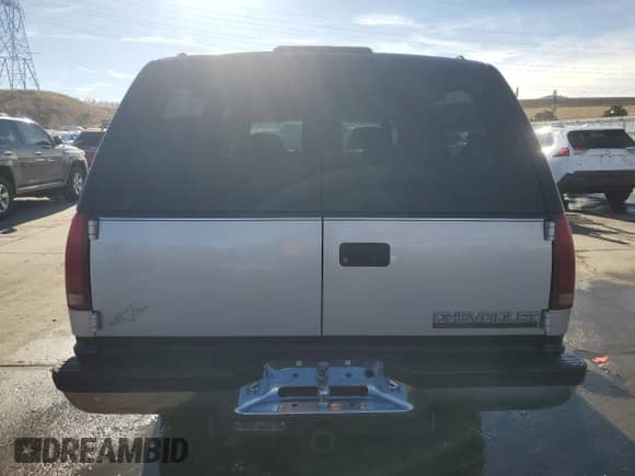 1997 Chevrolet Suburban с VIN 1GNFK16R1VJ325345, выставлен на аукционе Copart как лот 86614394 с пробегом 217 851 миль миль и Списание • Salvage title. История ставок и продаж доступна на DreamBid. Изображение 6.
