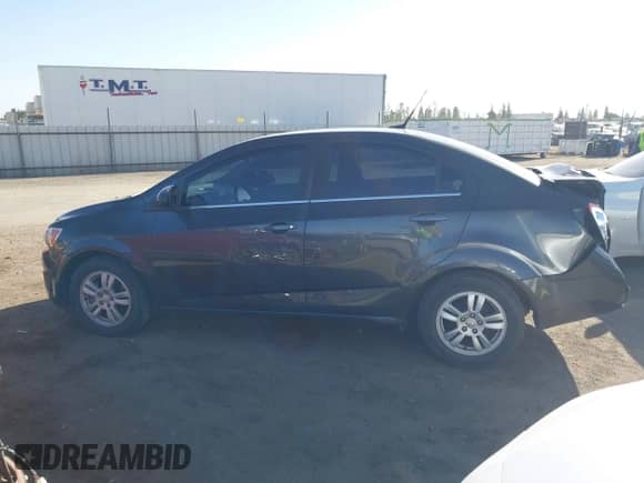 2013 Chevrolet Sonic LT с VIN 1G1JC5SHXD4214528, выставлен на аукционе IAAI как лот 43177850 с пробегом 133 729 миль миль и . История ставок и продаж доступна на DreamBid. Изображение 14.