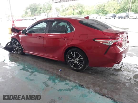 2020 Toyota Camry SE z VIN 4T1G11AK0LU380855, wystawiony jako IAAI lot #43170051 z przebiegiem 63 234 mil mil oraz . Historia ofert i sprzedaży dostępna na DreamBid. Obrazek 3.
