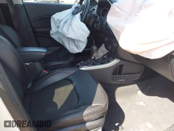 2021 Jeep Compass Latitude с VIN 3C4NJDBB6MT557478, выставлен на аукционе IAAI как лот 43222716 с пробегом 94 299 миль миль и . История ставок и продаж доступна на DreamBid. Изображение 5.