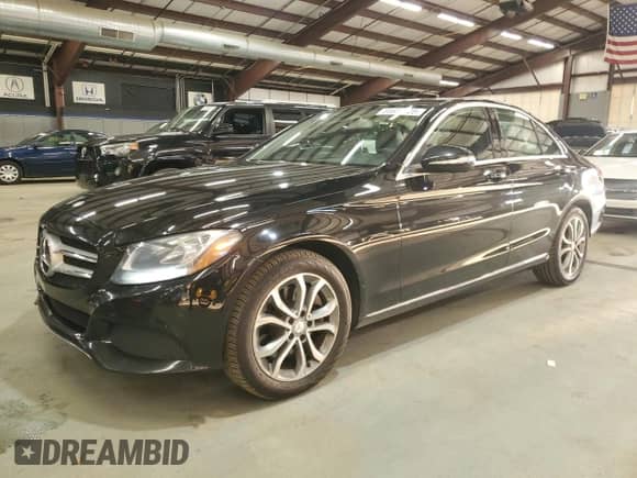 2015 Mercedes-Benz C 300 Luxury z VIN 55SWF4KBXFU022076, wystawiony jako Copart lot #89859425 z przebiegiem 213 704 mil mil oraz Czysty tytuł • Clean title. Historia ofert i sprzedaży dostępna na DreamBid. Obrazek 1.