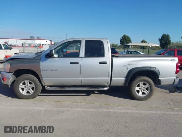 2007 Dodge 1500 SLT with VIN 1D7HU18N97J506174, listed as a IAAI auction lot 43372845 with 185,589 mi miles and . Bid and sale history available at DreamBid. Image 14.