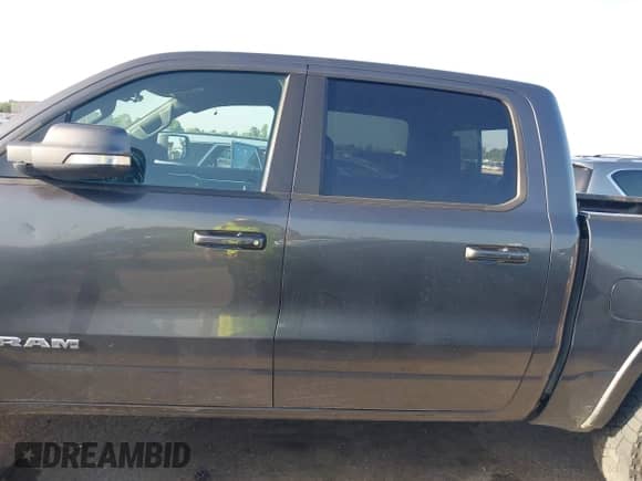 2021 Ram 1500 Laramie z VIN 1C6SRFJT8MN823706, wystawiony jako IAAI lot #42841468 z przebiegiem 140 702 mil mil oraz . Historia ofert i sprzedaży dostępna na DreamBid. Obrazek 14.