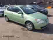 2010 Hyundai Accent GS z VIN KMHCM3AC5AU151479, wystawiony jako IAAI lot #41828297 z przebiegiem 109 444 mil mil oraz . Historia ofert i sprzedaży dostępna na DreamBid. Obrazek 1.