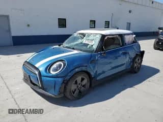 2022 MINI Hardtop Cooper with VIN WMW33DH03N2R20990, listed as a Copart auction lot 80755925 with 43,604 mi miles and Salvage title. Bid and sale history available at DreamBid. Image 1.
