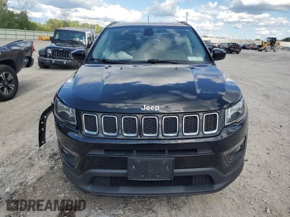 2018 Jeep Compass Latitude with VIN 3C4NJDBB9JT265075, listed as a Copart auction lot 70225935 with Not provided miles and Salvage title. Bid and sale history available at DreamBid. Image 5.