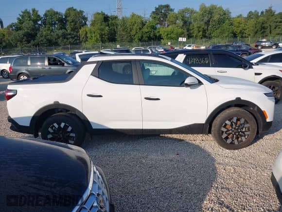 2025 Hyundai Santa Cruz SEL Activity z VIN 5NTJCDDE4SH138897, wystawiony jako IAAI lot #42972174 z przebiegiem 3 872 mil mil oraz . Historia ofert i sprzedaży dostępna na DreamBid. Obrazek 13.