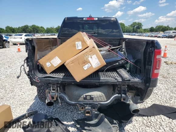 2019 Ram 1500 Laramie z VIN 1C6SRFDT5KN848846, wystawiony jako Copart lot #63485425 z przebiegiem 135 596 mil mil oraz Szkoda całkowita • Salvage title. Historia ofert i sprzedaży dostępna na DreamBid. Obrazek 6.