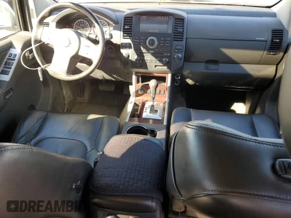 2011 Nissan Pathfinder LE z VIN 5N1AR1NB3BC625421, wystawiony jako Copart lot #81765135 z przebiegiem 230 794 mil mil oraz Szkoda całkowita • Salvage title. Historia ofert i sprzedaży dostępna na DreamBid. Obrazek 8.