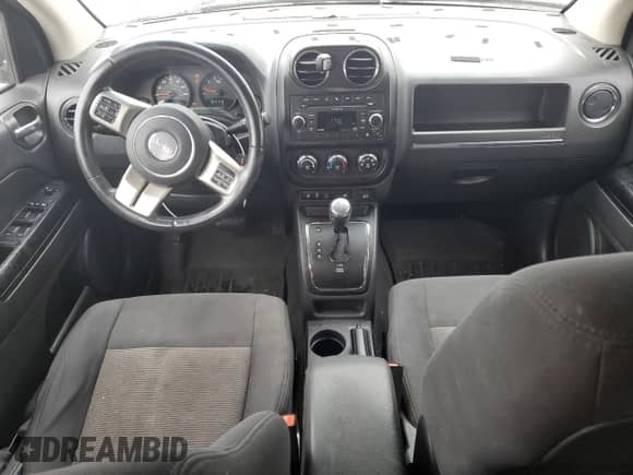 2011 Jeep Compass с VIN 1J4NF1FB3BD258974, выставлен на аукционе Copart как лот 85819335 с пробегом 156 882 миль миль и Списание • Salvage title. История ставок и продаж доступна на DreamBid. Изображение 8.