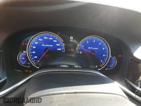 2017 BMW 7 Series 740i with VIN WBA7E2C57HG739983, listed as a Copart auction lot 81125295 with 218,285 mi miles and Clean title. Bid and sale history available at DreamBid. Image 9.