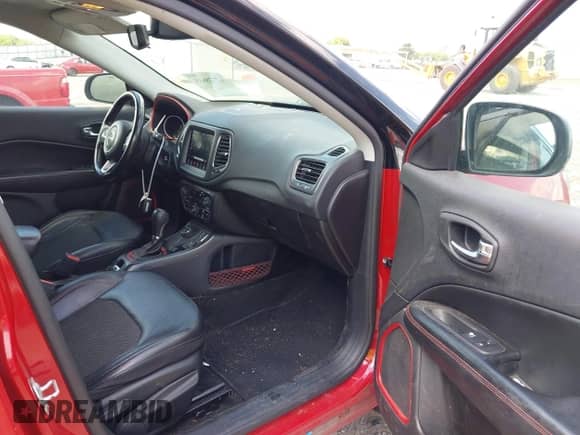 2020 Jeep Compass Trailhawk с VIN 3C4NJDDB4LT184257, выставлен на аукционе IAAI как лот 42728615 с пробегом 108 487 миль миль и . История ставок и продаж доступна на DreamBid. Изображение 5.
