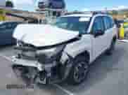 2025 Subaru Forester z VIN JF2SLDAC4SH419796, wystawiony jako IAAI lot #41911241 z przebiegiem 6 359 mil mil oraz . Historia ofert i sprzedaży dostępna na DreamBid. Obrazek 2.