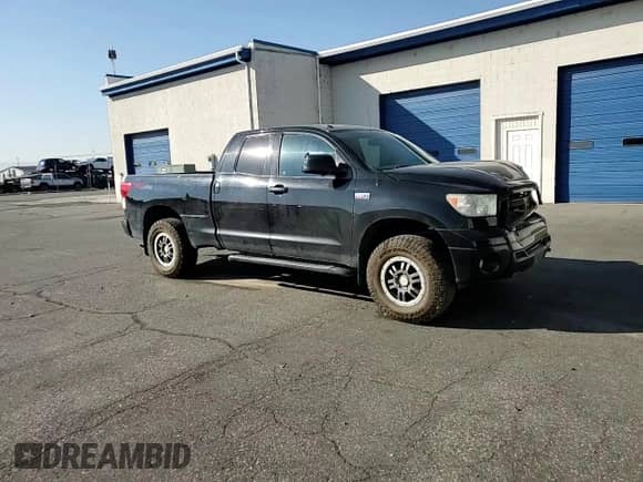 2011 Toyota Tundra с VIN 5TFUY5F18BX186324, выставлен на аукционе Copart как лот 83878365 с пробегом 145 658 миль миль и Списание • Salvage title. История ставок и продаж доступна на DreamBid. Изображение 13.