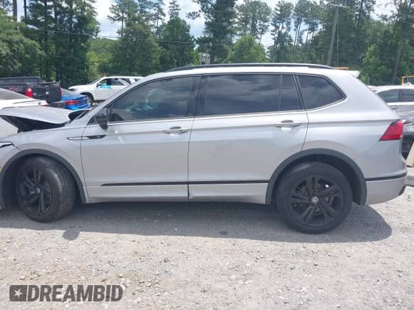 2023 Volkswagen Tiguan SE R-Line Black с VIN 3VVCB7AX2PM109516, выставлен на аукционе IAAI как лот 42627592 с пробегом 26 533 миль миль и . История ставок и продаж доступна на DreamBid. Изображение 14.