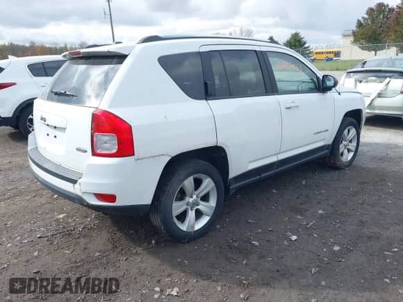 2012 Jeep Compass Latitude с VIN 1C4NJDEB6CD620160, выставлен на аукционе IAAI как лот 43457033 с пробегом 115 129 миль миль и . История ставок и продаж доступна на DreamBid. Изображение 4.