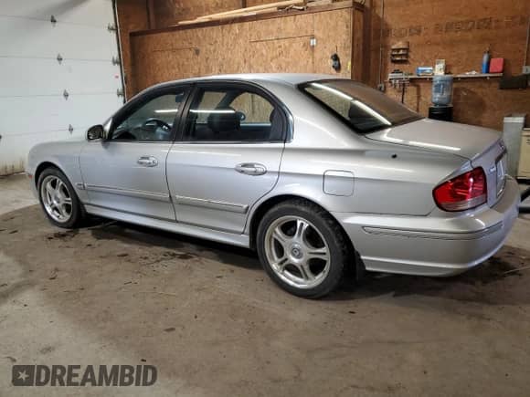 2002 Hyundai Sonata GLS with VIN KMHWF35HX2A568421, listed as a Copart auction lot 81285465 with 65,607 mi miles and Clean title. Bid and sale history available at DreamBid. Image 2.