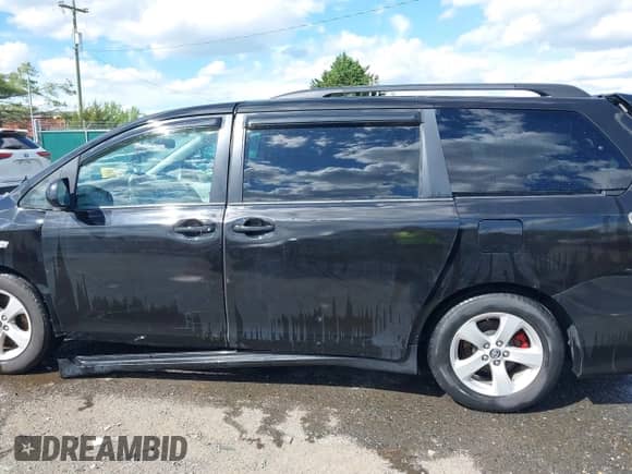 2012 Toyota Sienna SE with VIN 5TDXK3DC2CS258374, listed as a IAAI auction lot 42187448 with 134,898 mi miles and . Bid and sale history available at DreamBid. Image 15.
