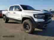 2023 Ram 1500 TRX z VIN 1C6SRFU96PN503305, wystawiony jako Copart lot #50205075 z przebiegiem 20 794 mil mil oraz Czysty tytuł • Clean title. Historia ofert i sprzedaży dostępna na DreamBid. Obrazek 4.