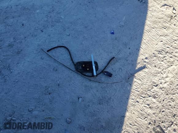 2007 Hyundai Azera SE z VIN KMHFC46F27A215285, wystawiony jako Copart lot #84148064 z przebiegiem 108 522 mil mil oraz Czysty tytuł • Clean title. Historia ofert i sprzedaży dostępna na DreamBid. Obrazek 12.