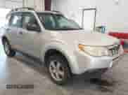 2011 Subaru Forester X z VIN JF2SHBBC9BG723345, wystawiony jako IAAI lot #42633930 z przebiegiem 173 359 mil mil oraz . Historia ofert i sprzedaży dostępna na DreamBid. Obrazek 1.