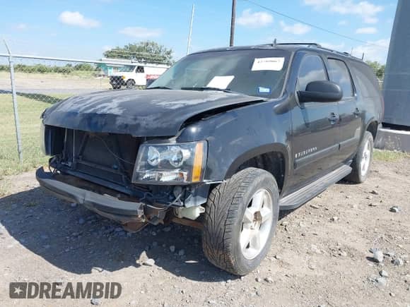 2007 Chevrolet Suburban LT z VIN 1GNFC16097J350432, wystawiony jako IAAI lot #42789067 z przebiegiem 316 142 mil mil oraz . Historia ofert i sprzedaży dostępna na DreamBid. Obrazek 6.