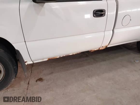 2005 GMC Sierra 1500 Work Truck z VIN 1GTEC14XX5Z120398, wystawiony jako IAAI lot #41889905 z przebiegiem 201 414 mil mil oraz . Historia ofert i sprzedaży dostępna na DreamBid. Obrazek 12.
