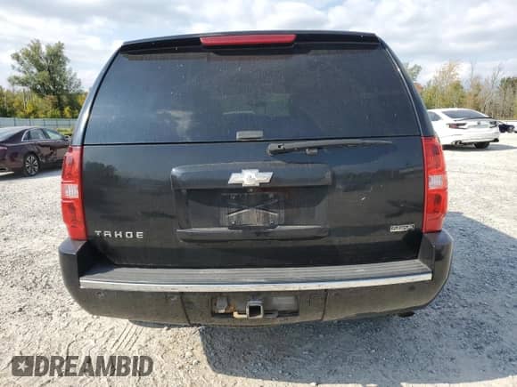 2011 Chevrolet Tahoe LTZ z VIN 1GNSKCE09BR177990, wystawiony jako Copart lot #81012815 z przebiegiem 194 704 mil mil oraz Szkoda całkowita • Salvage title. Historia ofert i sprzedaży dostępna na DreamBid. Obrazek 6.