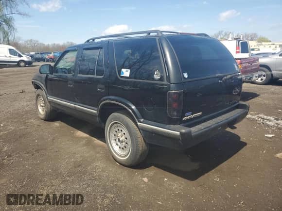 1997 Chevrolet Blazer LS with VIN 1GNDT13W4V2246213, listed as a Copart auction lot 53987545 with 198,281 mi miles and Salvage title. Bid and sale history available at DreamBid. Image 2.