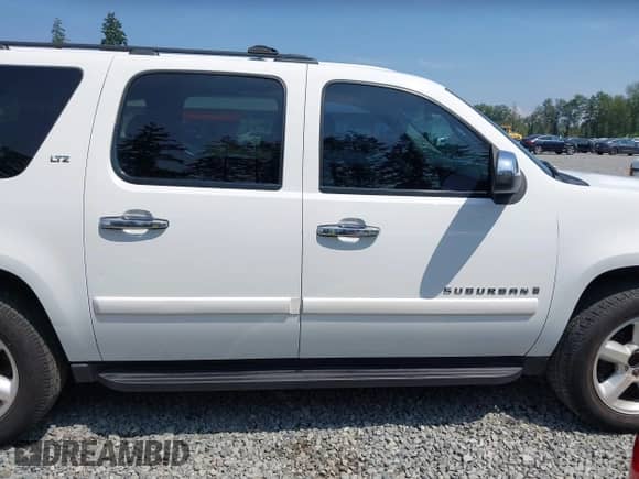 2008 Chevrolet Suburban 3LT with VIN 3GNFC16J58G187869, listed as a IAAI auction lot 42570472 with 223,077 mi miles and . Bid and sale history available at DreamBid. Image 14.