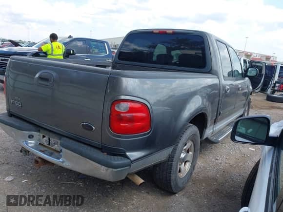 2002 Ford F-150 XLT z VIN 1FTRW07662KB92760, wystawiony jako IAAI lot #42993135 z przebiegiem 317 673 mil mil oraz . Historia ofert i sprzedaży dostępna na DreamBid. Obrazek 4.