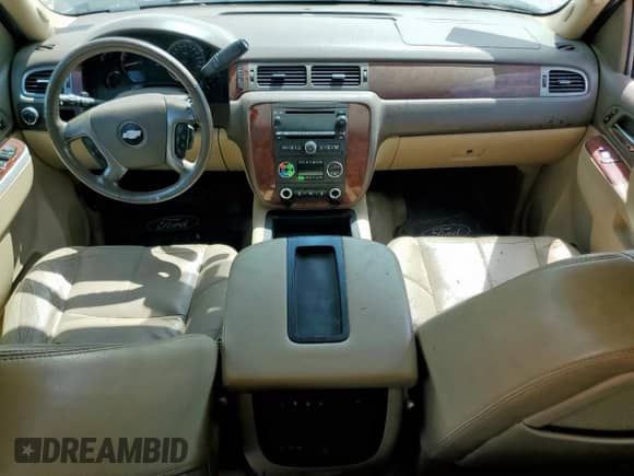 2013 Chevrolet Suburban LT with VIN 1GNSCJE01DR330091, listed as a Copart auction lot 70826395 with 187,683 mi miles and Salvage title. Bid and sale history available at DreamBid. Image 8.