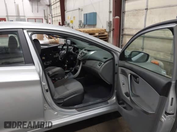 2013 Hyundai Elantra GLS z VIN 5NPDH4AE6DH300890, wystawiony jako IAAI lot #43073166 z przebiegiem 163 666 mil mil oraz . Historia ofert i sprzedaży dostępna na DreamBid. Obrazek 5.