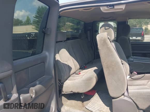 2004 Chevrolet Silverado 1500 Z71 z VIN 1GCEK19TX4E142481, wystawiony jako IAAI lot #42724167 z przebiegiem 183 644 mil mil oraz . Historia ofert i sprzedaży dostępna na DreamBid. Obrazek 8.