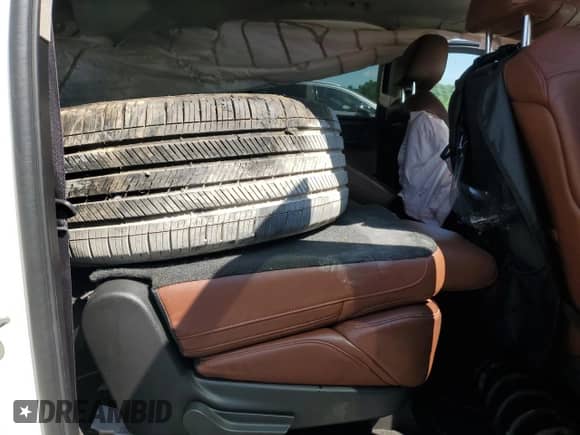 2015 Cadillac Escalade ESV Luxury с VIN 1GYS4HKJ2FR274106, выставлен на аукционе Copart как лот 66083875 с пробегом 194 592 миль миль и Списание • Salvage title. История ставок и продаж доступна на DreamBid. Изображение 11.