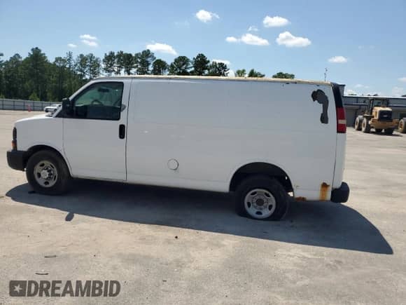 2010 Chevrolet Express Cargo z VIN 1GCZGFBA7A1112169, wystawiony jako Copart lot #61970895 z przebiegiem Nie podano mil oraz Szkoda całkowita • Salvage title. Historia ofert i sprzedaży dostępna na DreamBid. Obrazek 2.