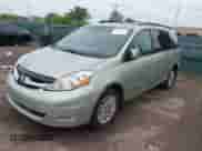 2008 Toyota Sienna XLE z VIN 5TDBK22CX8S011621, wystawiony jako IAAI lot #42274860 z przebiegiem 283 826 mil mil oraz . Historia ofert i sprzedaży dostępna na DreamBid. Obrazek 17.