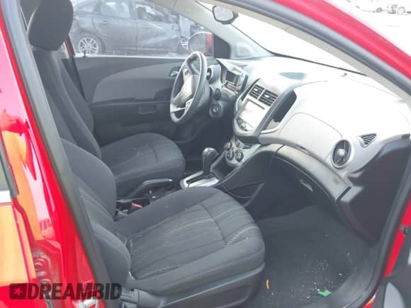 2015 Chevrolet Sonic LT с VIN 1G1JC5SB9F4160539, выставлен на аукционе IAAI как лот 42661958 с пробегом 54 540 миль миль и . История ставок и продаж доступна на DreamBid. Изображение 5.