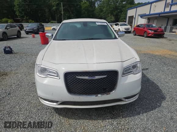 2019 Chrysler 300 Limited с VIN 2C3CCAKG0KH690923, выставлен на аукционе Copart как лот 61100655 с пробегом 189 024 миль миль и Списание • Salvage title. История ставок и продаж доступна на DreamBid. Изображение 5.