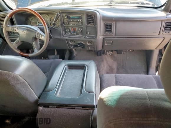 2006 Chevrolet Silverado 1500 LT2 с VIN 1GCEC19T46E245847, выставлен на аукционе Copart как лот 82119435 с пробегом 330 323 миль миль и Списание • Salvage title. История ставок и продаж доступна на DreamBid. Изображение 8.