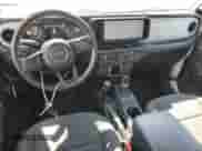 2024 Jeep Wrangler Sport S z VIN 1C4PJXDN4RW354866, wystawiony jako Copart lot #68479915 z przebiegiem 3 122 mil mil oraz Czysty tytuł • Clean title. Historia ofert i sprzedaży dostępna na DreamBid. Obrazek 8.