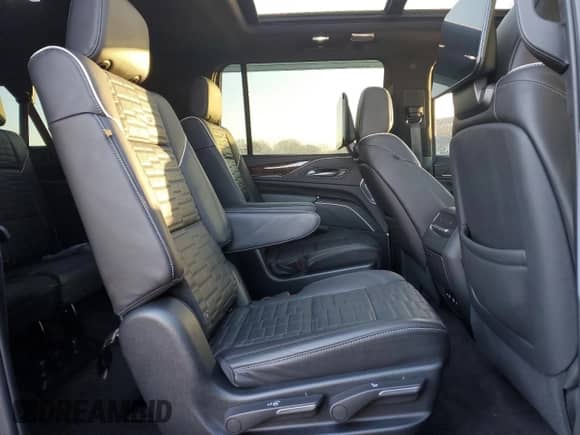 2023 Cadillac Escalade ESV 4WD Sport Platinum с VIN 1GYS4RKL8PR451394, выставлен на аукционе Copart как лот 83081834 с пробегом 50 532 миль миль и Списание • Salvage title. История ставок и продаж доступна на DreamBid. Изображение 11.