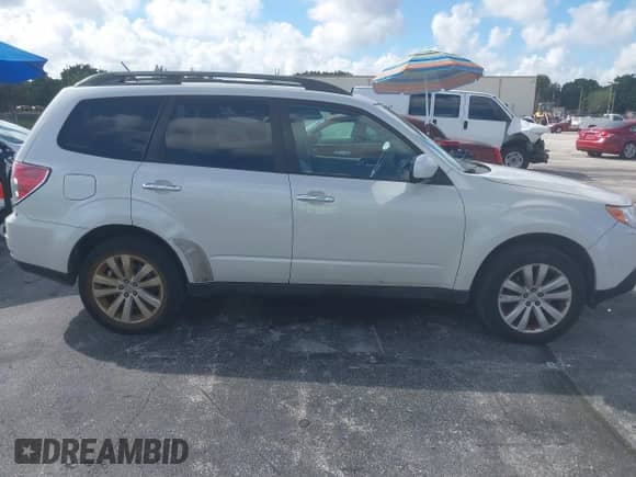 2013 Subaru Forester X Premium z VIN JF2SHADC9DH402670, wystawiony jako IAAI lot #43322189 z przebiegiem 93 140 mil mil oraz . Historia ofert i sprzedaży dostępna na DreamBid. Obrazek 6.