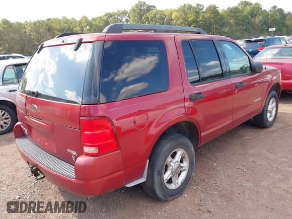 2005 Ford Explorer XLT с VIN 1FMZU63W25ZA08081, выставлен на аукционе IAAI как лот 43179087 с пробегом 271 055 миль миль и . История ставок и продаж доступна на DreamBid. Изображение 4.