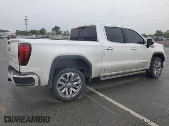 2023 GMC Sierra 1500 Denali z VIN 1GTUUGED8PZ115395, wystawiony jako Copart lot #71721435 z przebiegiem 46 201 mil mil oraz Szkoda całkowita • Salvage title. Historia ofert i sprzedaży dostępna na DreamBid. Obrazek 3.