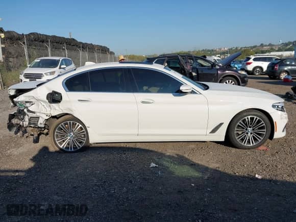 2018 BMW 5 Series 530i xDrive с VIN WBAJA7C50JWA73210, выставлен на аукционе IAAI как лот 43209280 с пробегом 108 210 миль миль и . История ставок и продаж доступна на DreamBid. Изображение 13.