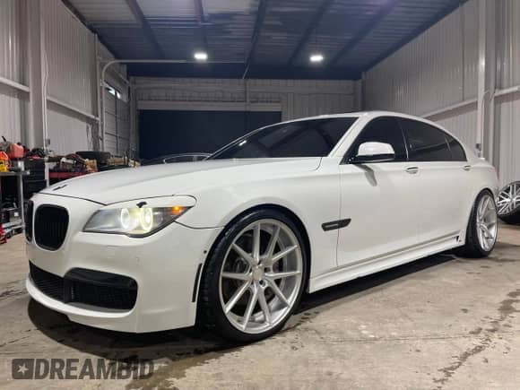 2010 BMW 7 Series 750Li с VIN WBAKB8C58ACY64395, выставлен на аукционе Copart как лот 50849085 с пробегом 137 375 миль миль и Списание • Salvage title. История ставок и продаж доступна на DreamBid. Изображение 2.